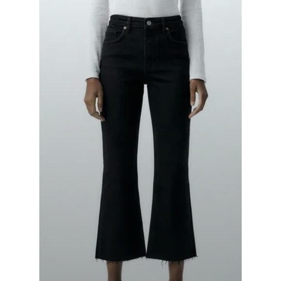 NEW Zara Size 12 (32x26) High Rise Cropped Flare Raw Hem Jeans Black - Picture 1 of 11